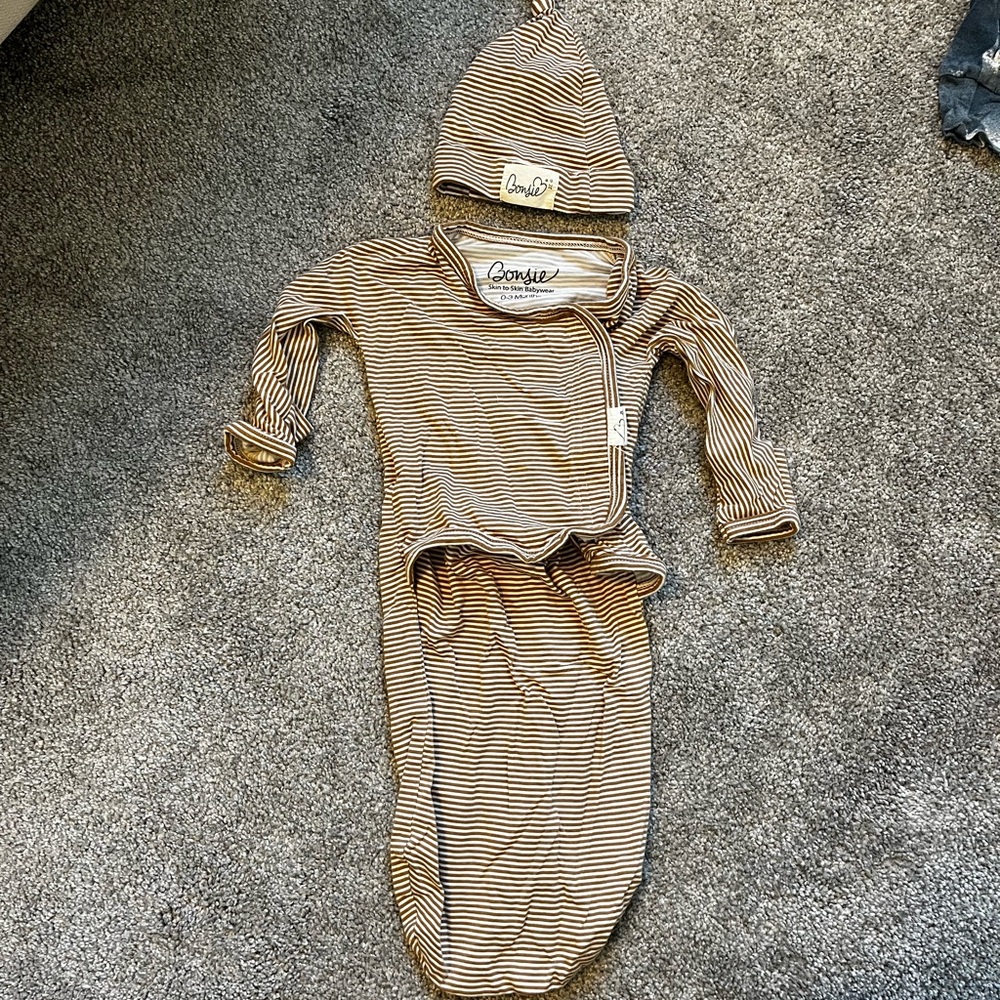 Bonsie skin to skin baby wear 0-3